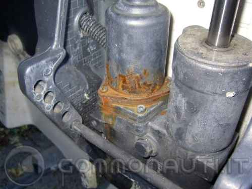 Consigli   corrosione e ruggine sul coperchio del motorino del trim df 40 suzuki
